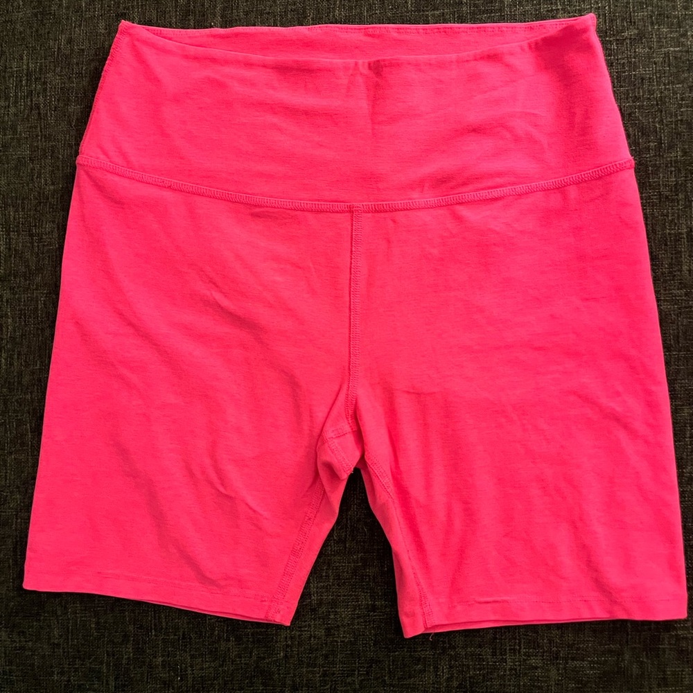 Beyond Yoga excellent condition Spacedye Women's Hot Pink Biker Shorts size 1x